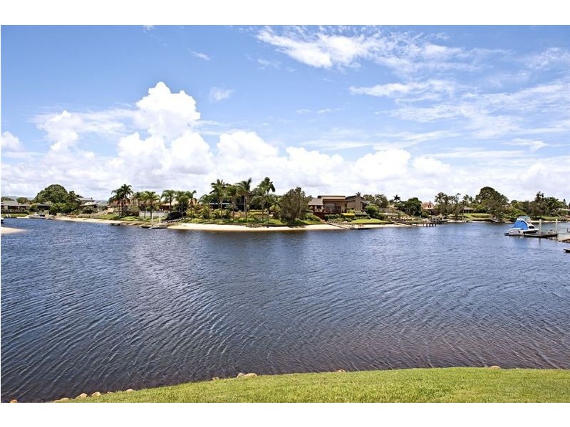 2 Cypress Drive, Broadbeach Waters QLD 4218