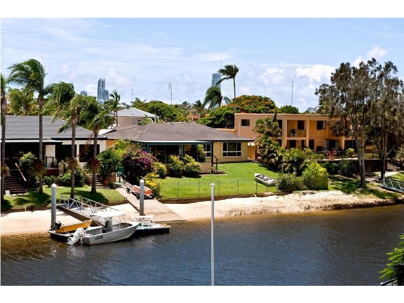 2 Cypress Drive, Broadbeach Waters QLD 4218