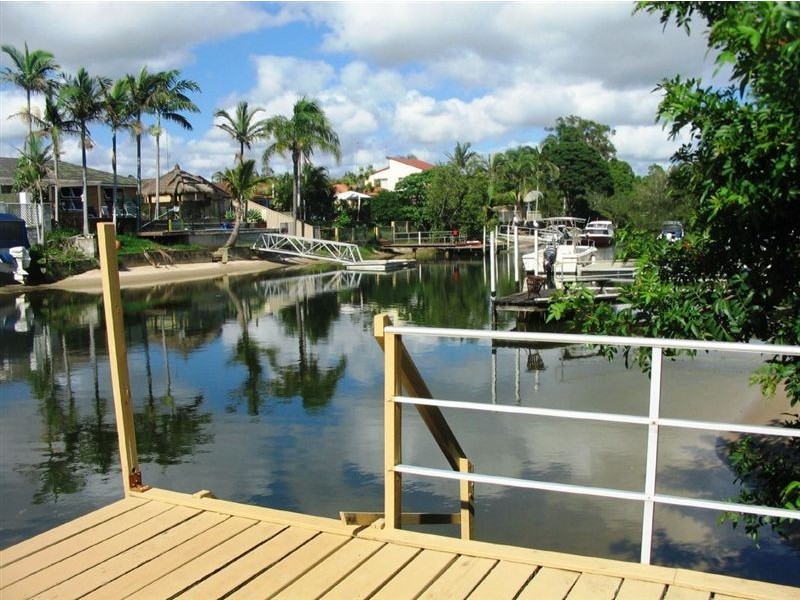 4 Pensacola Court, Broadbeach Waters QLD 4218