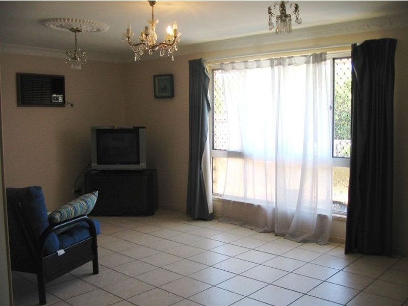 4 Pensacola Court, Broadbeach Waters QLD 4218