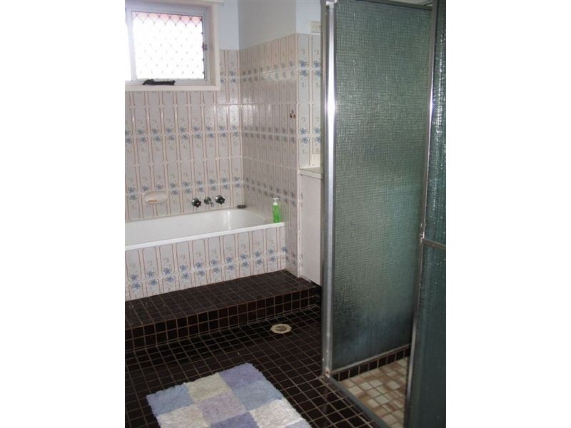 4 Pensacola Court, Broadbeach Waters QLD 4218