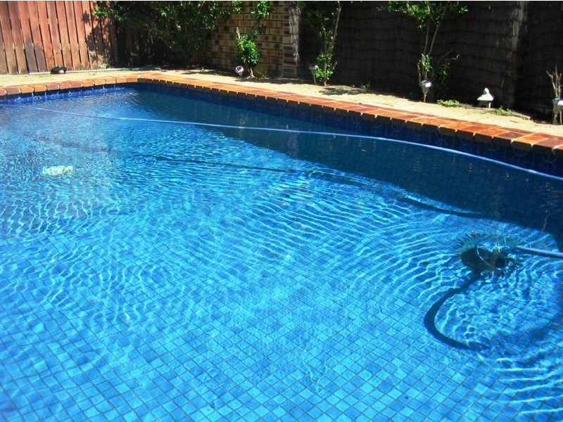 4 Pensacola Court, Broadbeach Waters QLD 4218