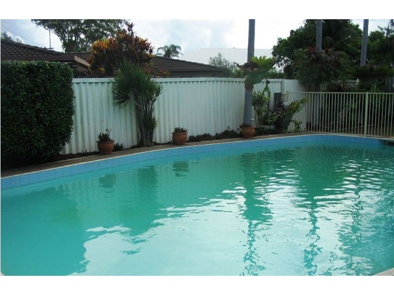 2 Park Avenue, Broadbeach Waters QLD 4218