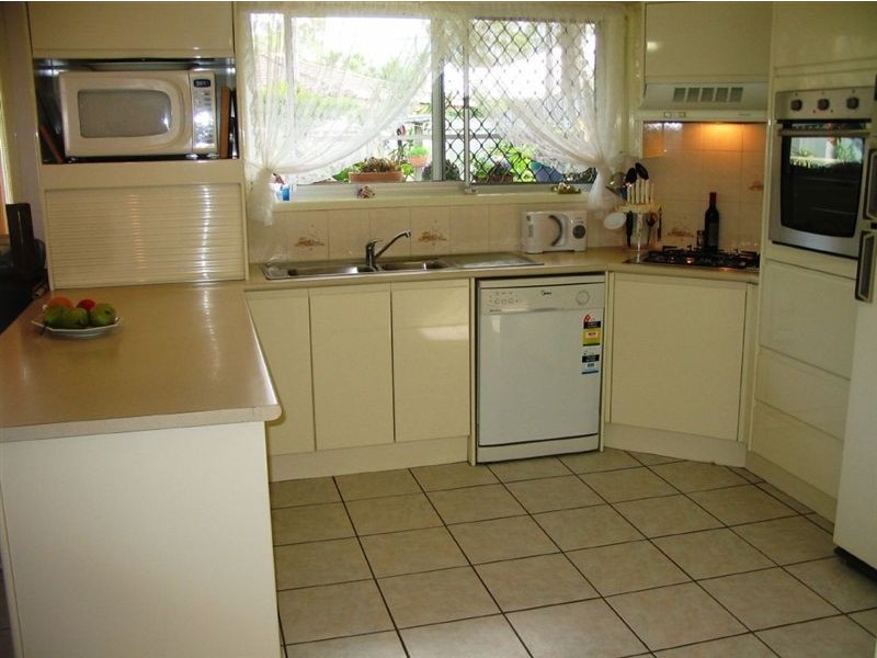 2 Park Avenue, Broadbeach Waters QLD 4218