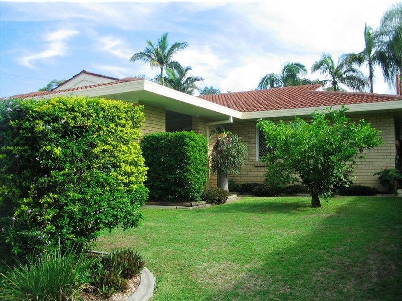 2 Park Avenue, Broadbeach Waters QLD 4218