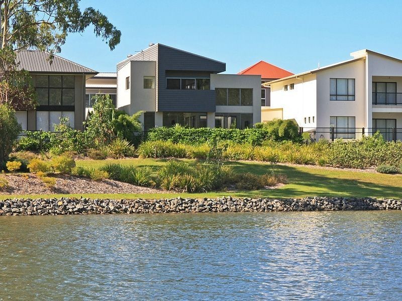 4 Cape Martin Lane, Varsity Lakes QLD 4227