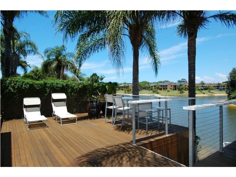 96 Hooker Boulevard, Mermaid Waters QLD 4218