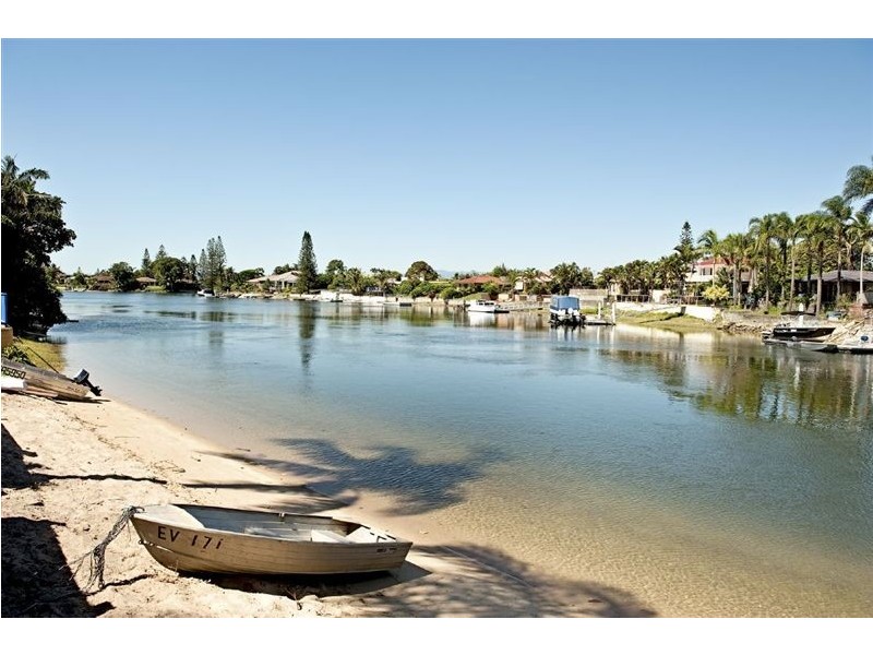 3/4 Orvieto Avenue, Mermaid Waters QLD 4218