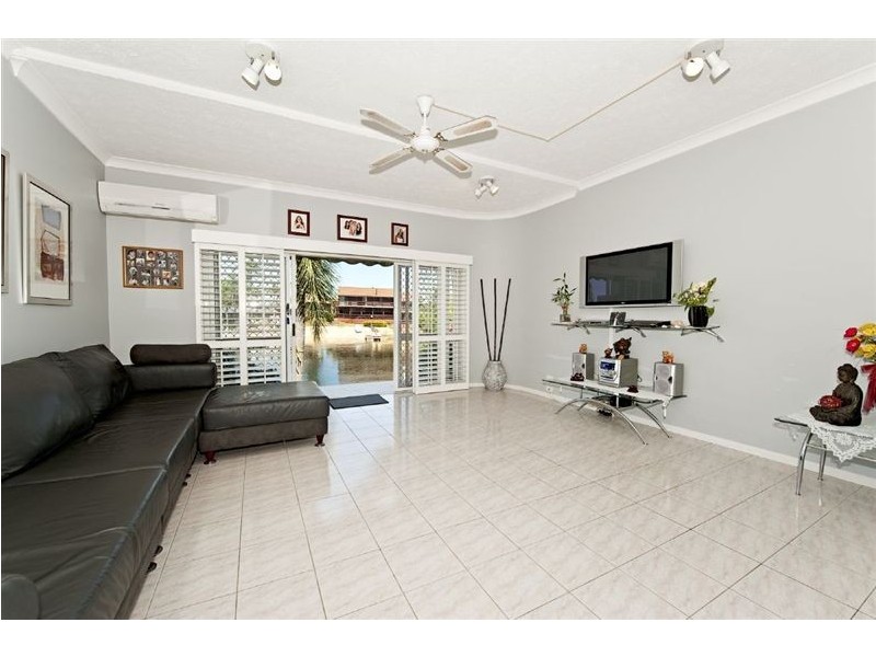 3/4 Orvieto Avenue, Mermaid Waters QLD 4218
