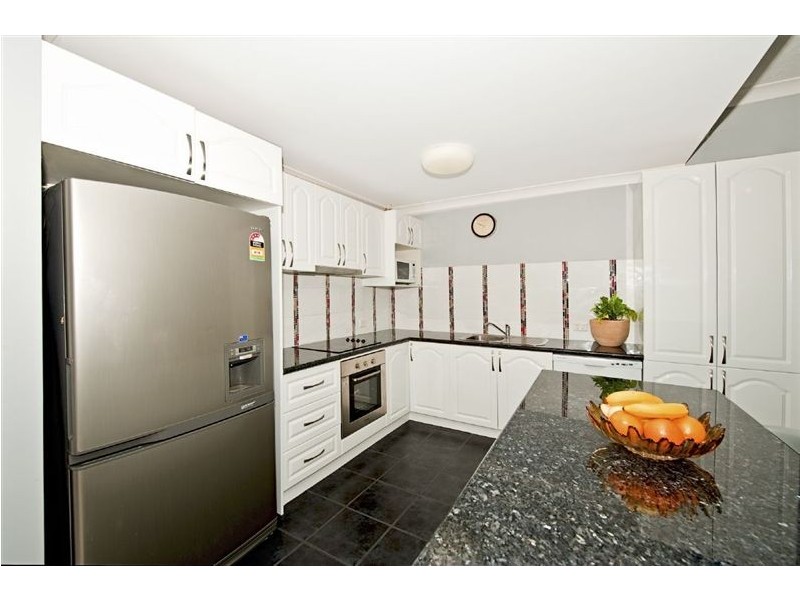 3/4 Orvieto Avenue, Mermaid Waters QLD 4218