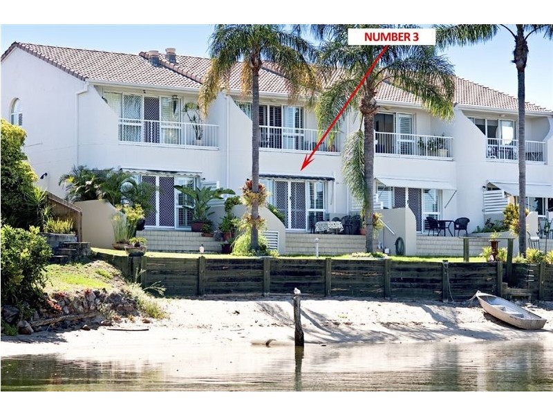 3/4 Orvieto Avenue, Mermaid Waters QLD 4218