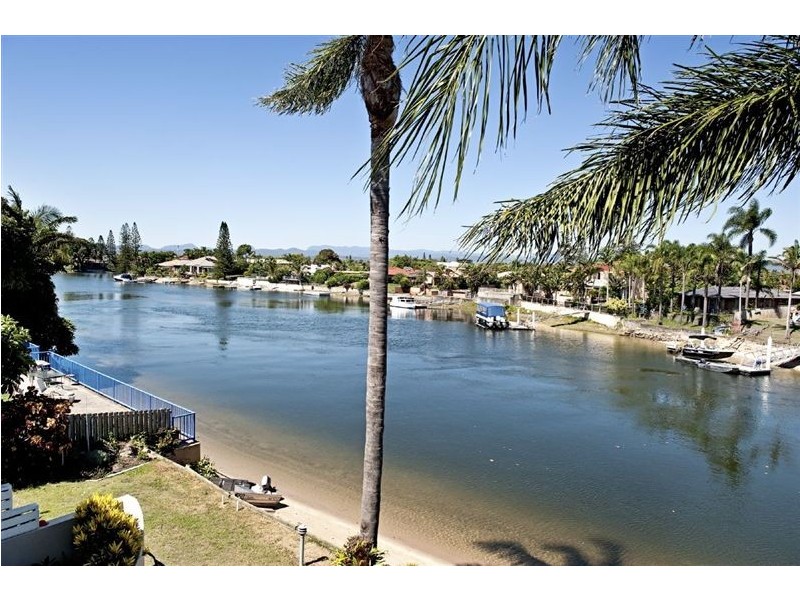 3/4 Orvieto Avenue, Mermaid Waters QLD 4218