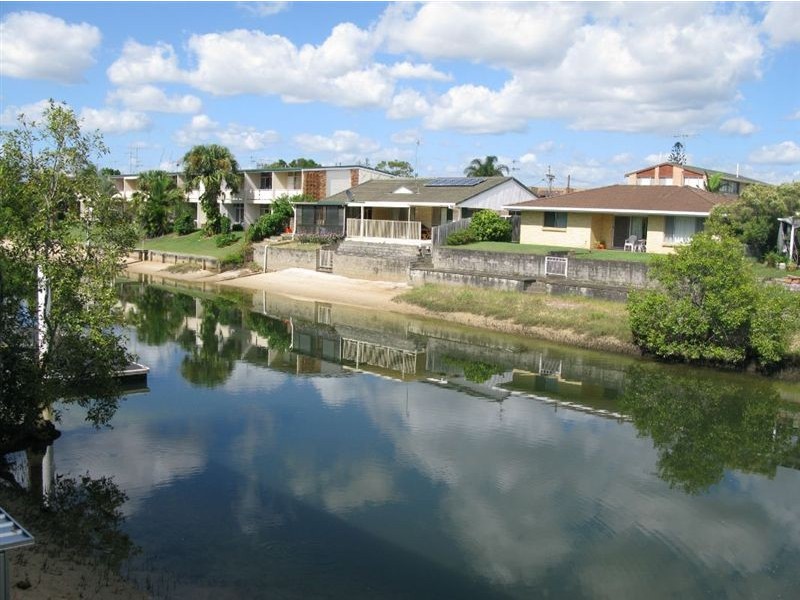 2/3 Miami Key, Broadbeach Waters QLD 4218