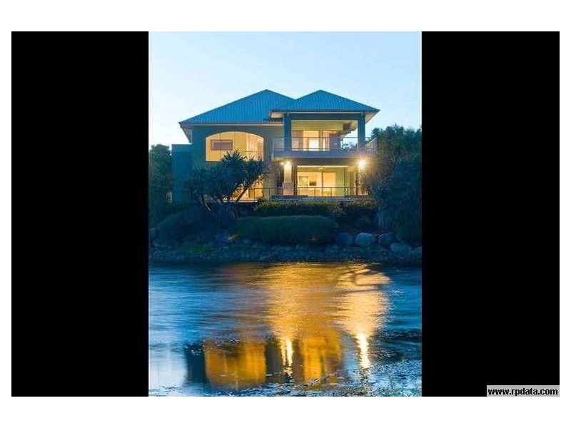 813 Legend Trail, Robina QLD 4226