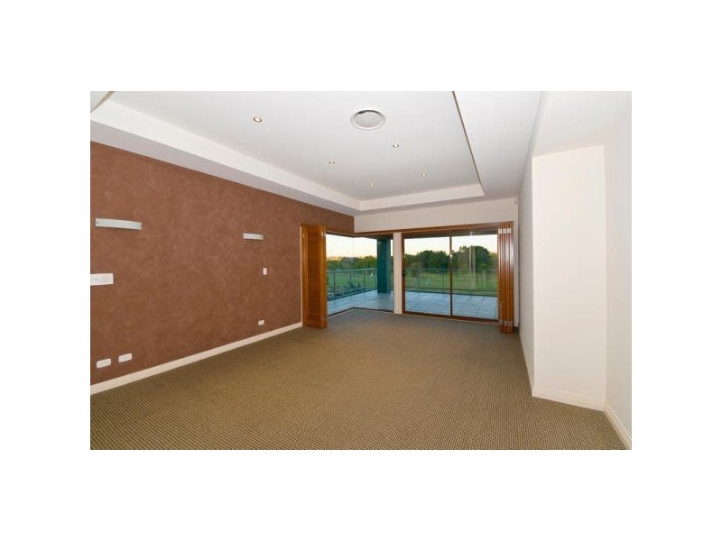 813 Legend Trail, Robina QLD 4226