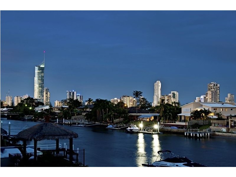 5 Sheridan Park Avenue, Broadbeach Waters QLD 4218