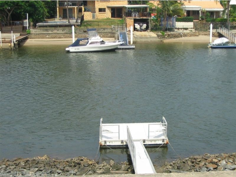 5 Sheridan Park Avenue, Broadbeach Waters QLD 4218