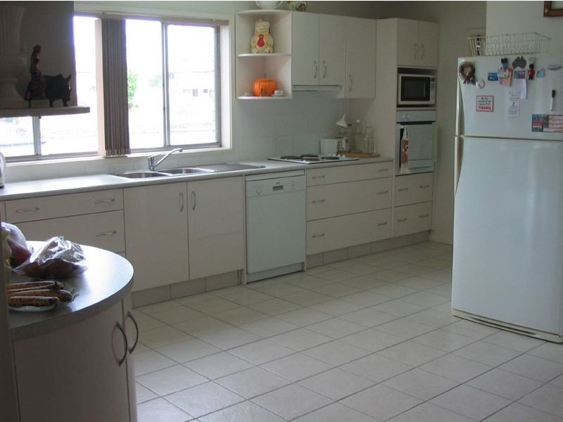 5 Sheridan Park Avenue, Broadbeach Waters QLD 4218