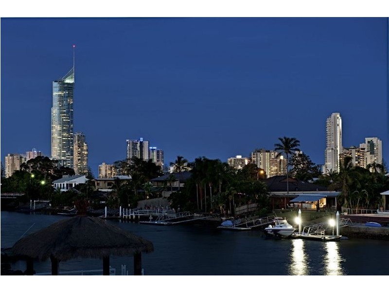 5 Sheridan Park Avenue, Broadbeach Waters QLD 4218