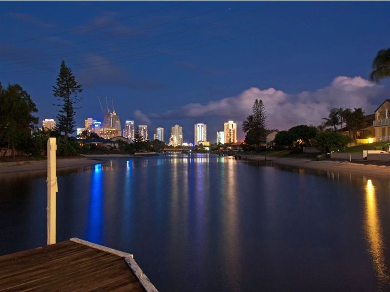 4 Rawle Court, Broadbeach Waters QLD 4218