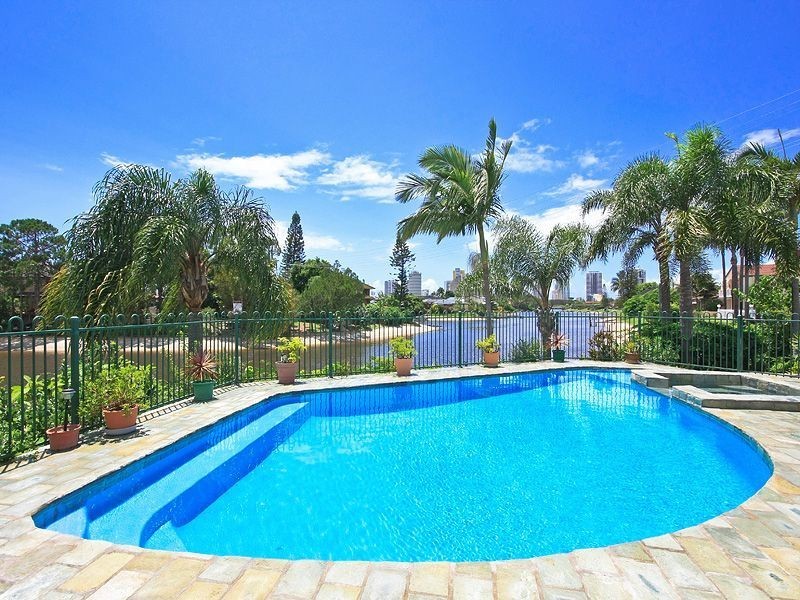 4 Rawle Court, Broadbeach Waters QLD 4218