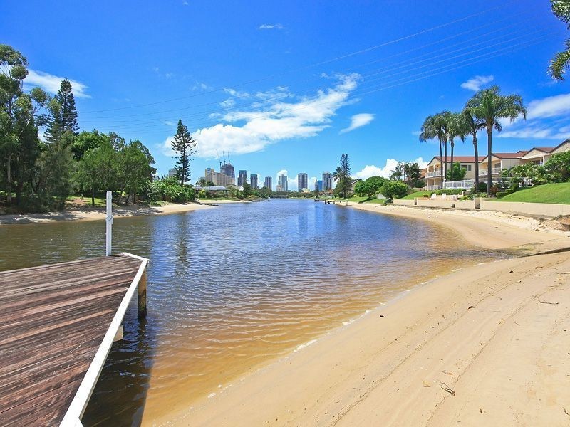 4 Rawle Court, Broadbeach Waters QLD 4218