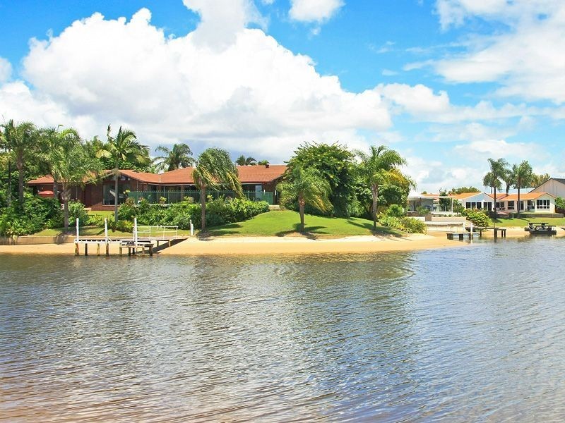 4 Rawle Court, Broadbeach Waters QLD 4218