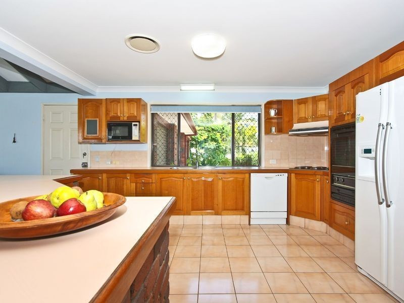 4 Rawle Court, Broadbeach Waters QLD 4218