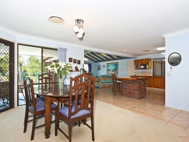 4 Rawle Court, Broadbeach Waters QLD 4218