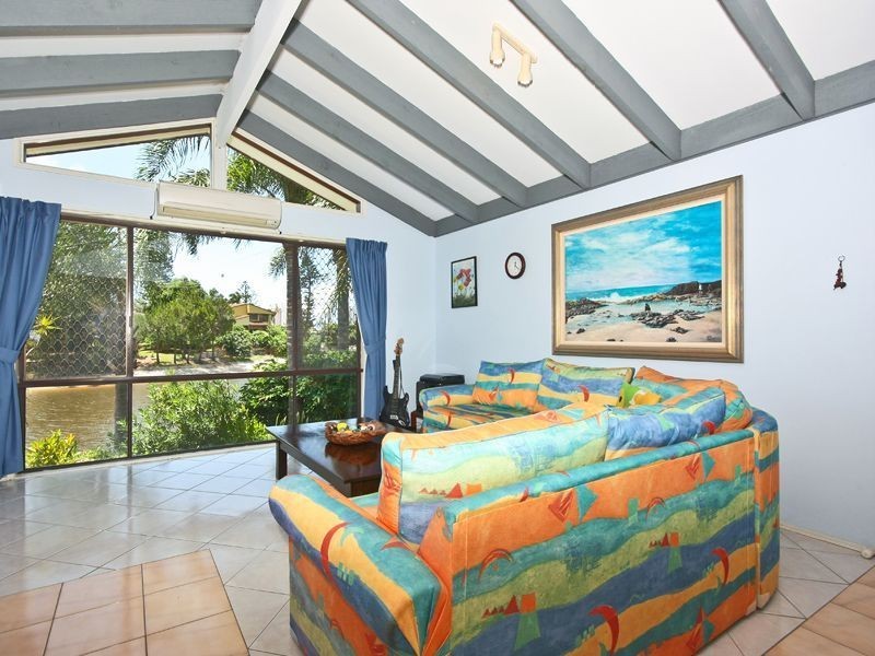 4 Rawle Court, Broadbeach Waters QLD 4218