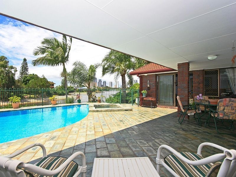 4 Rawle Court, Broadbeach Waters QLD 4218