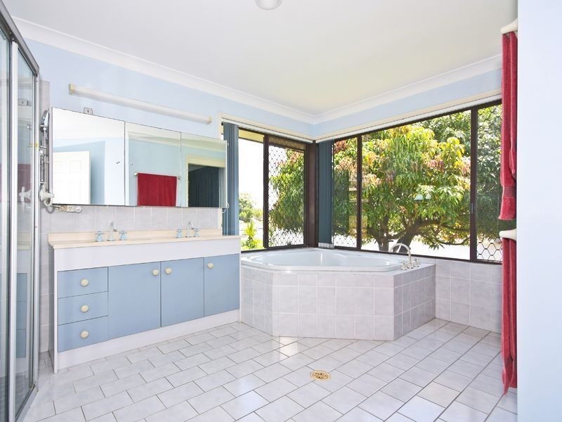 4 Rawle Court, Broadbeach Waters QLD 4218
