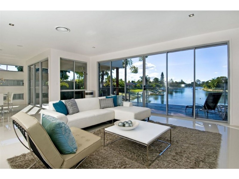 73 Rudd Court, Broadbeach Waters QLD 4218