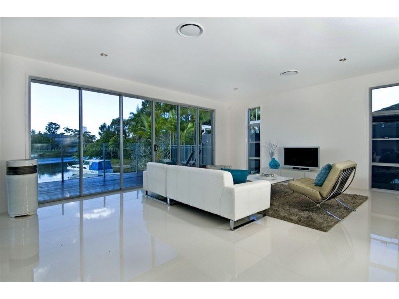 73 Rudd Court, Broadbeach Waters QLD 4218