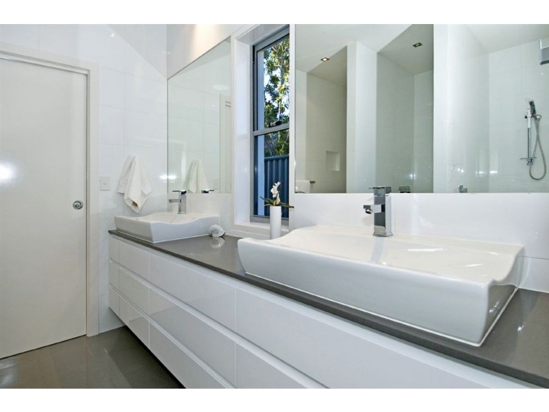 73 Rudd Court, Broadbeach Waters QLD 4218