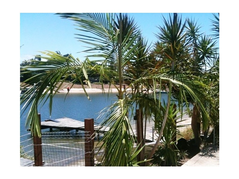 16 Sheridan Park, Broadbeach Waters QLD 4218