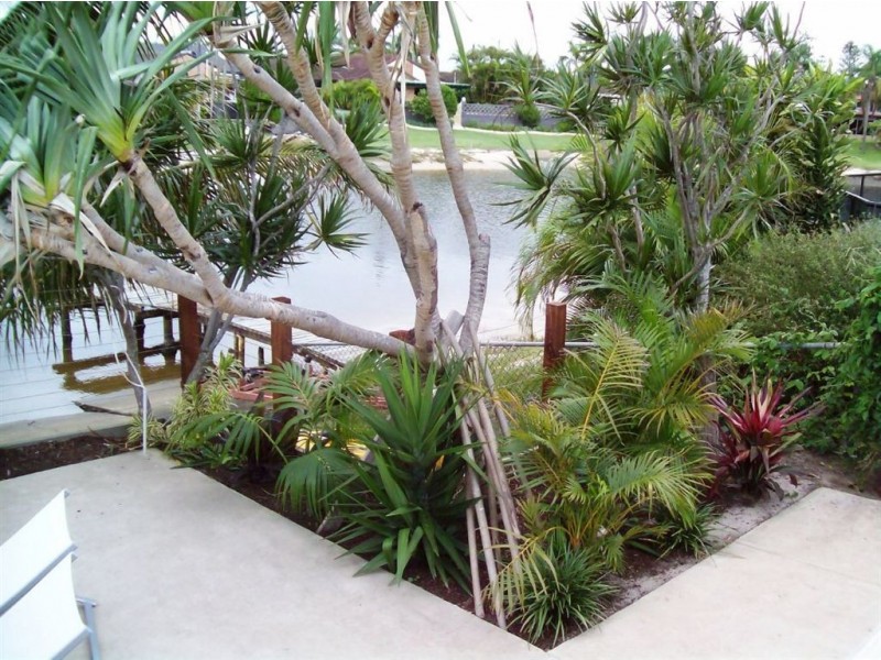 16 Sheridan Park, Broadbeach Waters QLD 4218