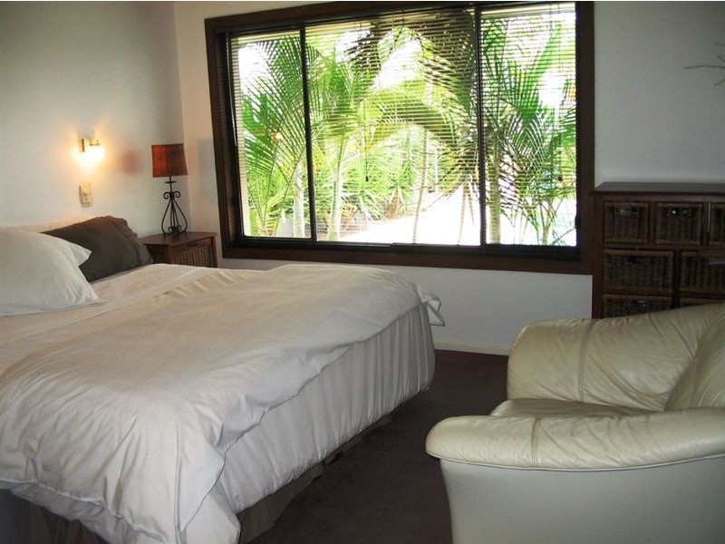 16 Sheridan Park, Broadbeach Waters QLD 4218