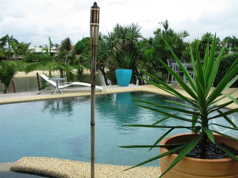 16 Sheridan Park, Broadbeach Waters QLD 4218