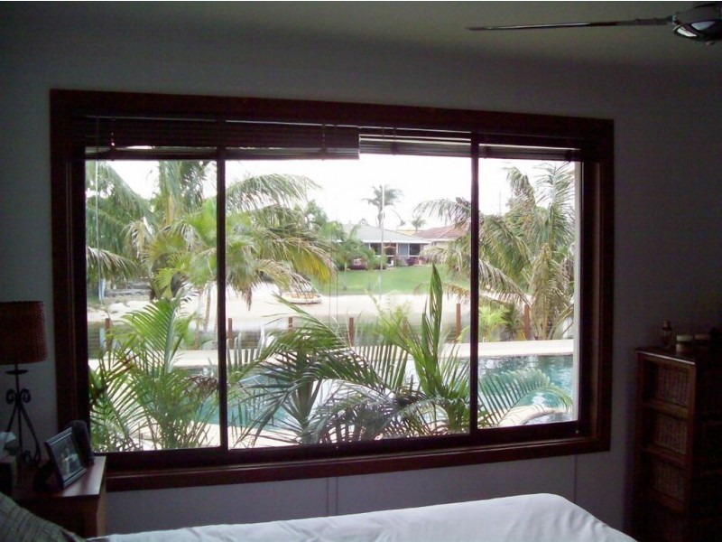 16 Sheridan Park, Broadbeach Waters QLD 4218