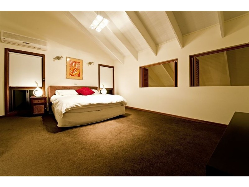 11 Witt Avenue, Carrara QLD 4211