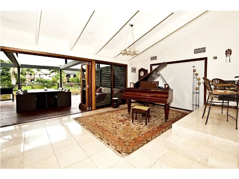 11 Witt Avenue, Carrara QLD 4211