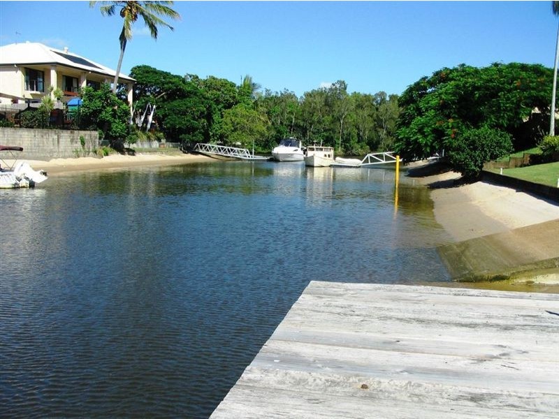 8 Costa Court, Broadbeach Waters QLD 4218