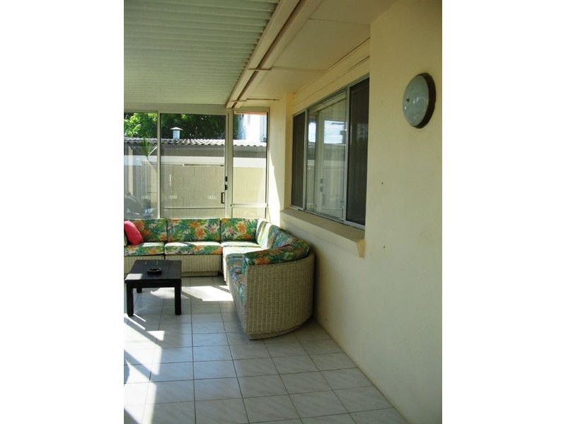 8 Costa Court, Broadbeach Waters QLD 4218