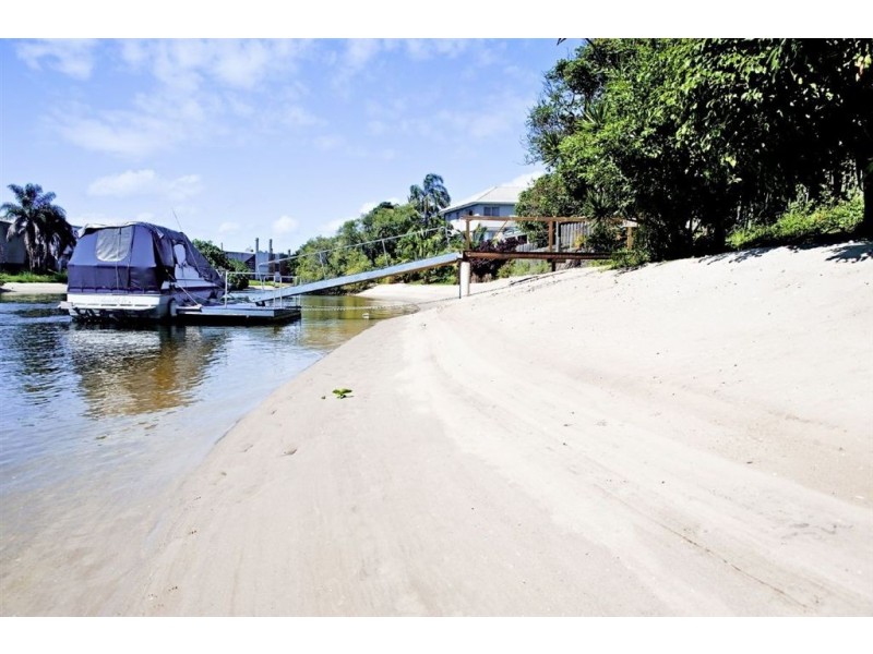 1/1 Orvieto Avenue,, Mermaid Waters QLD 4218