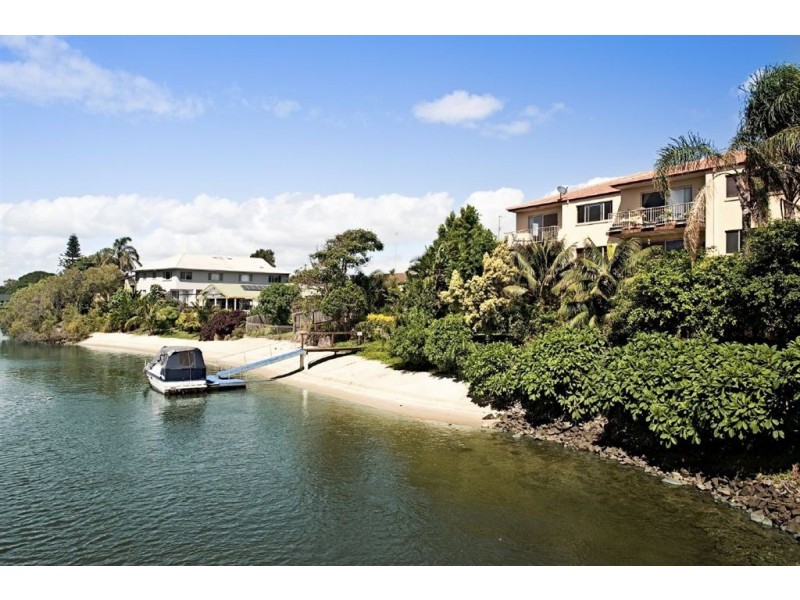 1/1 Orvieto Avenue,, Mermaid Waters QLD 4218