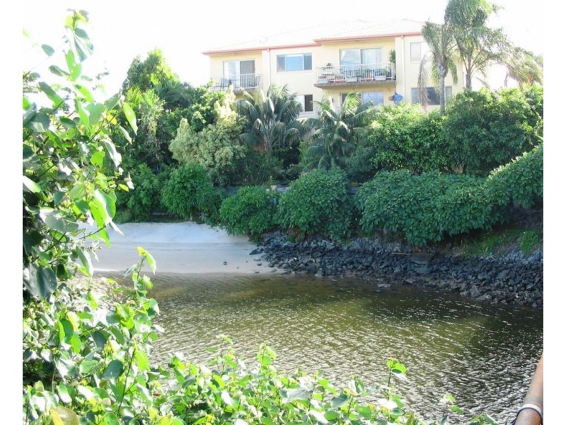 1/1 Orvieto Avenue,, Mermaid Waters QLD 4218