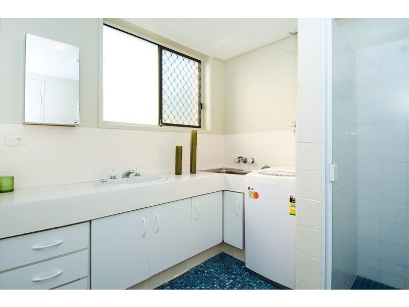 2/16 Monaco Street, Broadbeach QLD 4218