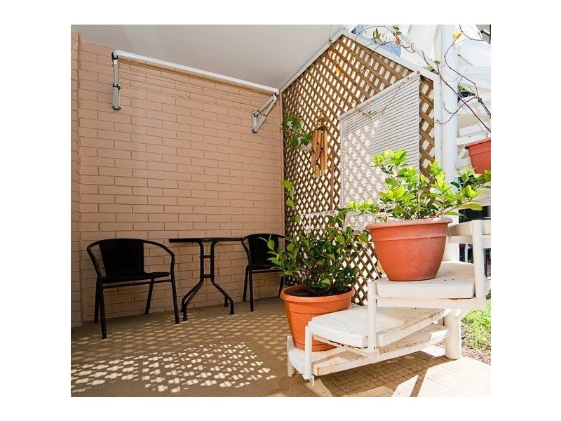 2/16 Monaco Street, Broadbeach QLD 4218