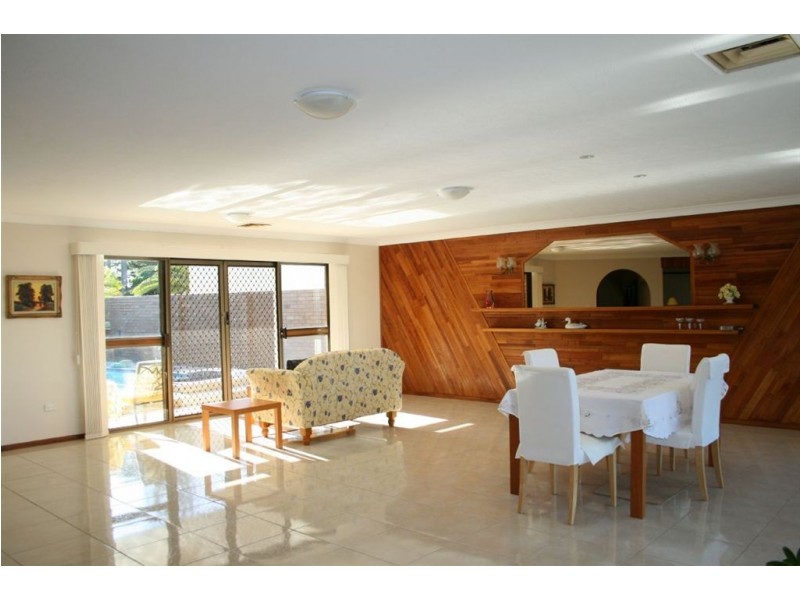 19 Conifer Crescent, Broadbeach Waters QLD 4218